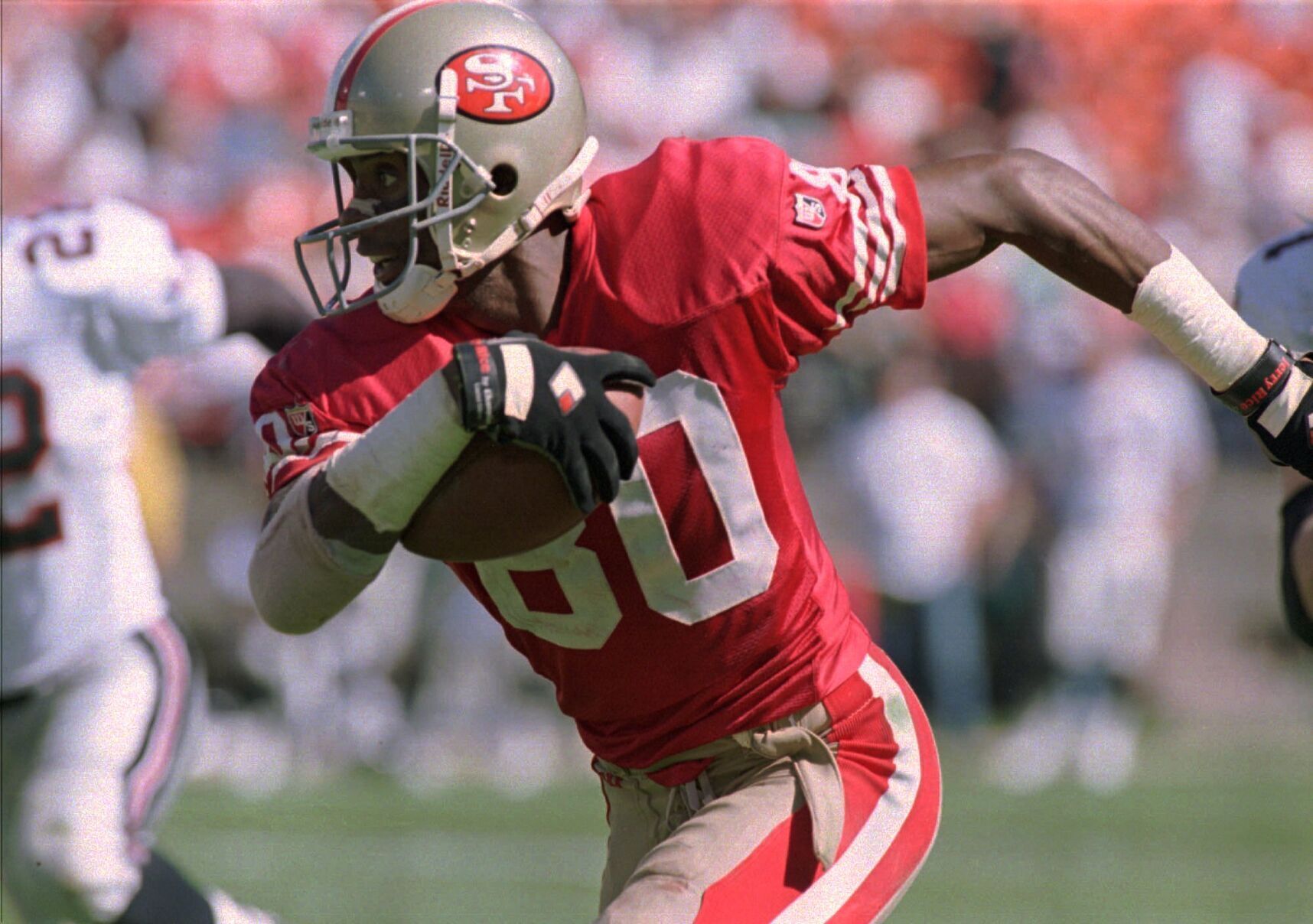 1995: Jerry Rice breaks NFL record with his 51st 100-yard game